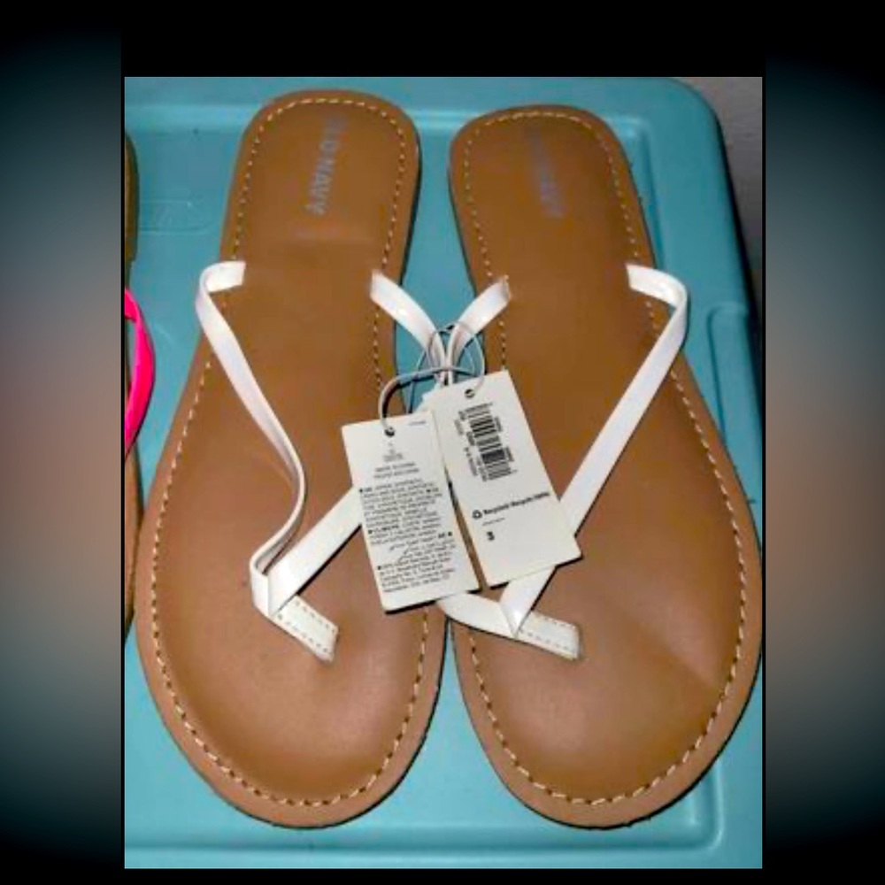 Girls old navy leather flip flops
